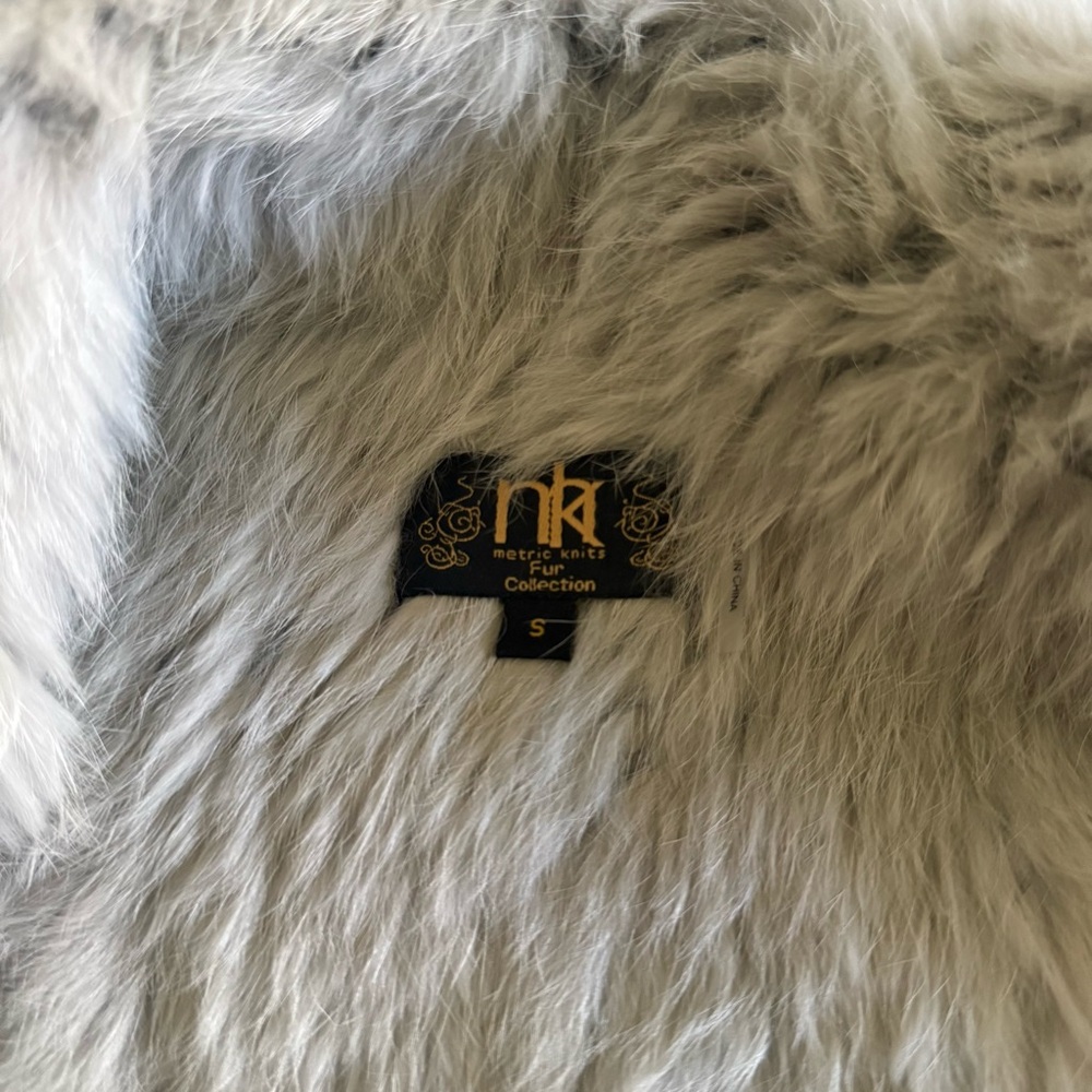 Metric Knits Real Rabbit Fur Vest - Picture 4 of 4